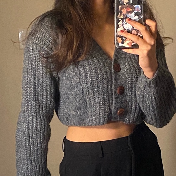 Urban Outfitters Cropped Buttoned Grey Cardigan - Picture 1 of 2